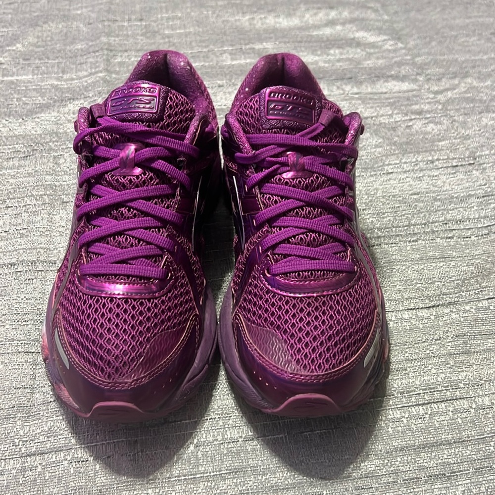 Brooks Gts 17 Women’s Sz 10